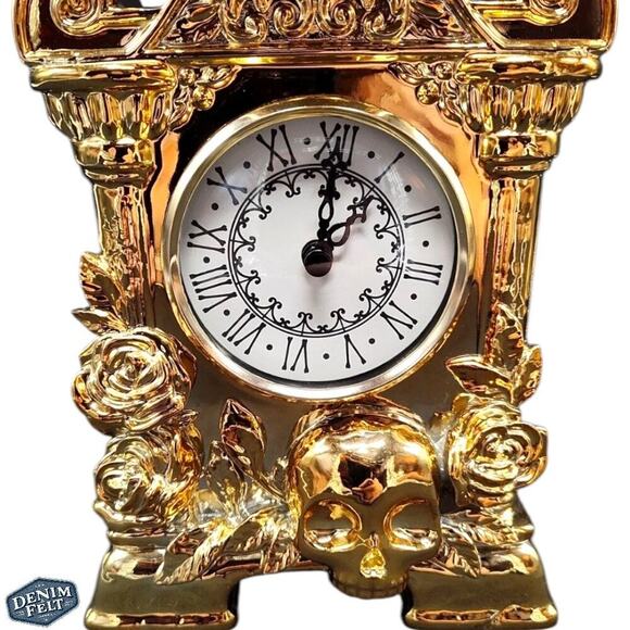 Bath & Body Works Halloween Glow In The Dark Skull & Rose Clock/Candle Pedestal - Picture 12 of 13